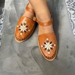 We take pride in sourcing the best artist who use to